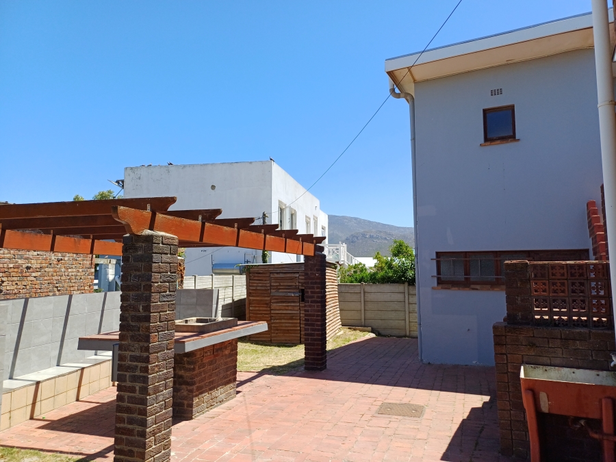 6 Bedroom Property for Sale in Palmiet Western Cape